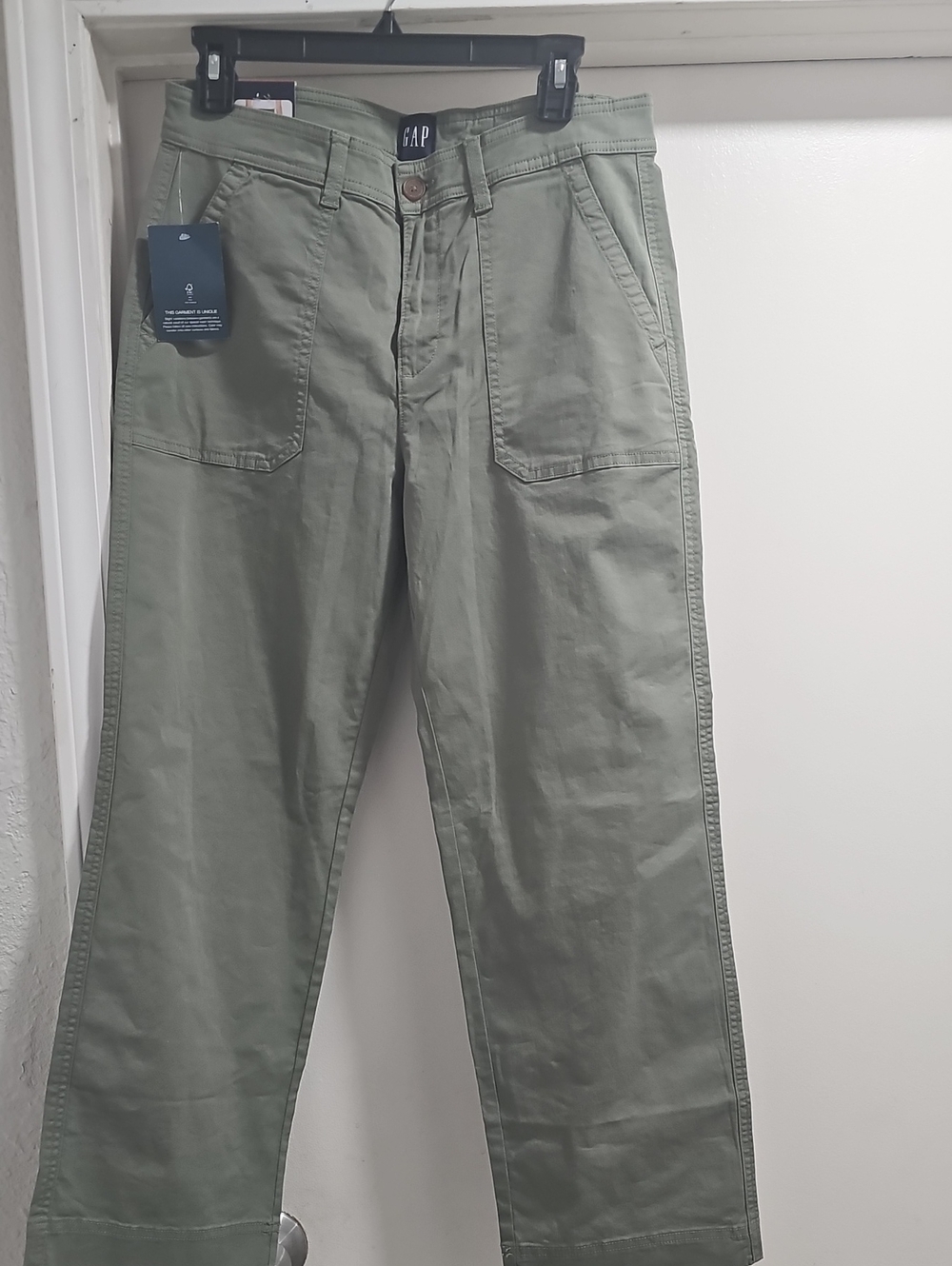 Gap Women's Ankle Trousers in green, size 8, with a 27-inch inseam